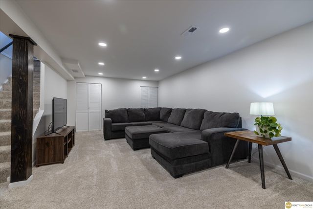 12519 Poppleton Avenue, Omaha, NE 68144