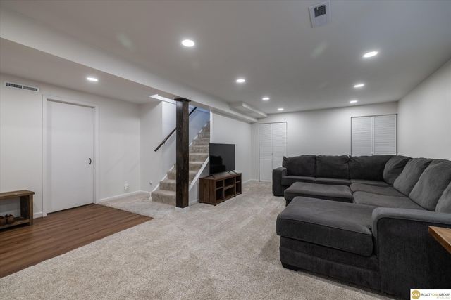12519 Poppleton Avenue, Omaha, NE 68144