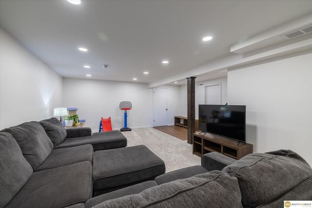 12519 Poppleton Avenue, Omaha, NE 68144