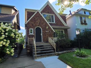 1146 Lakepointe Street, Grosse Pointe Park, MI 48230