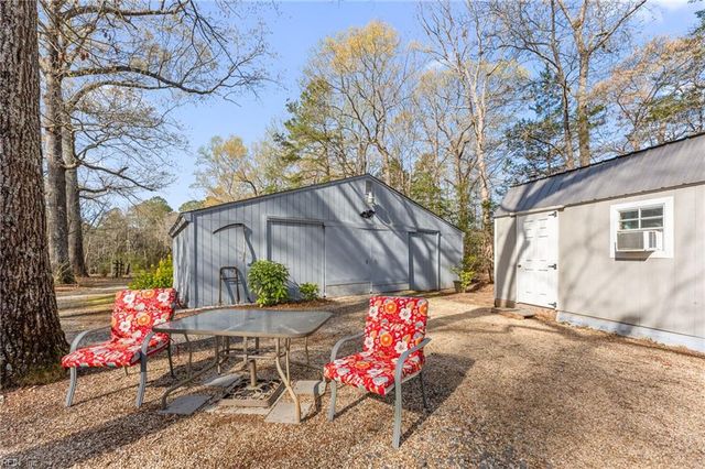 5288 Creekwood LN, Gloucester, VA 23061