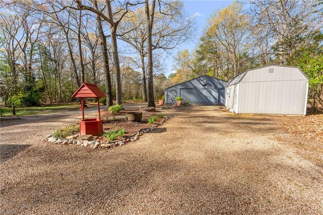 5288 Creekwood LN, Gloucester, VA 23061