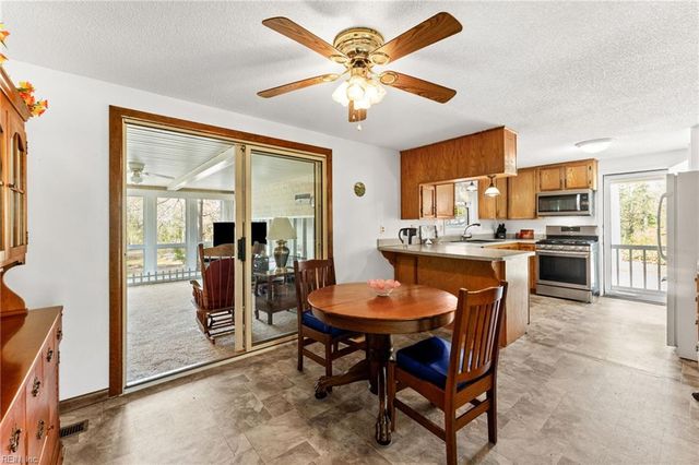 5288 Creekwood LN, Gloucester, VA 23061