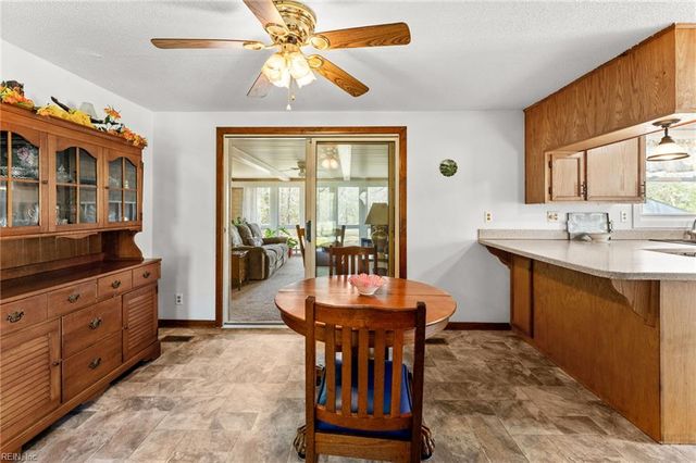 5288 Creekwood LN, Gloucester, VA 23061