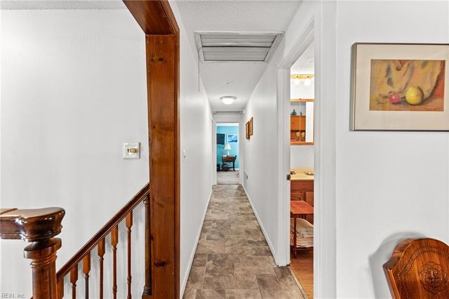 5288 Creekwood LN, Gloucester, VA 23061