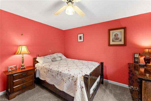 5288 Creekwood LN, Gloucester, VA 23061