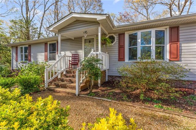 5288 Creekwood LN, Gloucester, VA 23061
