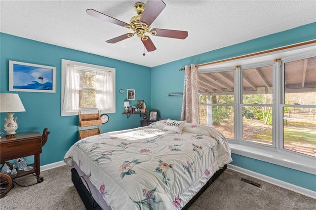 5288 Creekwood LN, Gloucester, VA 23061