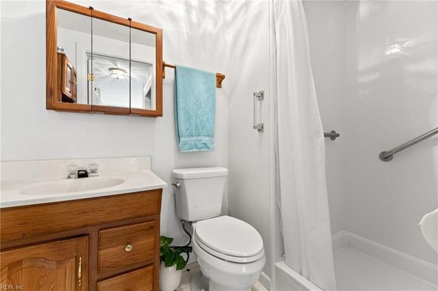 5288 Creekwood LN, Gloucester, VA 23061