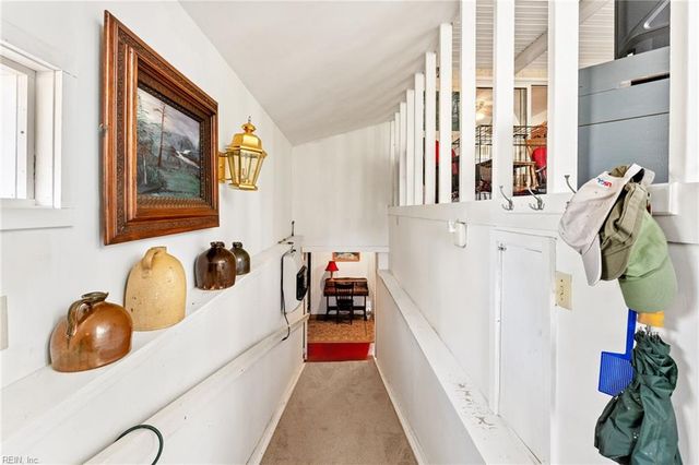 5288 Creekwood LN, Gloucester, VA 23061