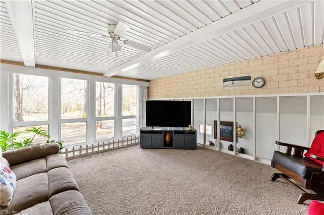 5288 Creekwood LN, Gloucester, VA 23061