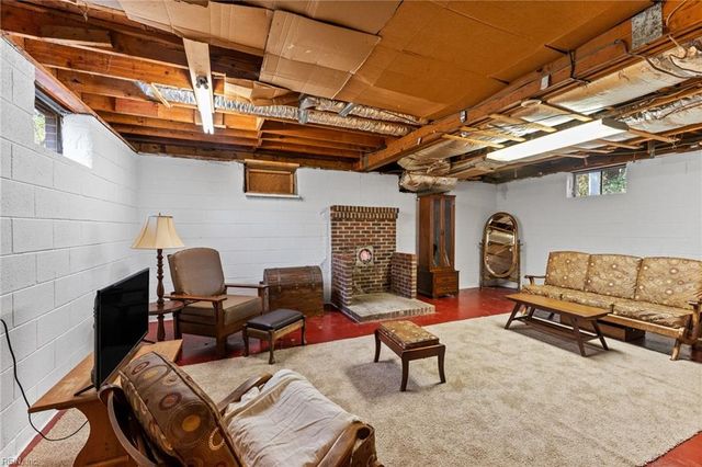 5288 Creekwood LN, Gloucester, VA 23061
