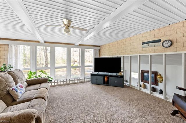 5288 Creekwood LN, Gloucester, VA 23061