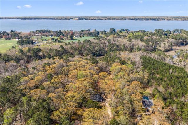 5288 Creekwood LN, Gloucester, VA 23061