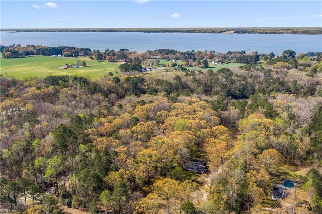 5288 Creekwood LN, Gloucester, VA 23061