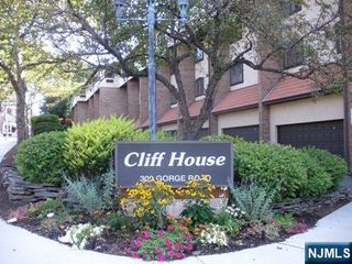 300 Gorge Road 18, Cliffside Park, NJ 07010