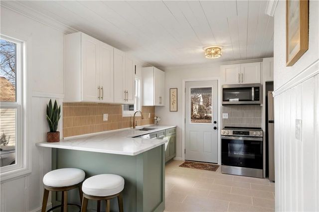 1421 E 77th Street, Kansas City, MO 64131