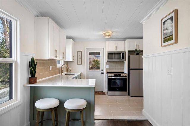 1421 E 77th Street, Kansas City, MO 64131