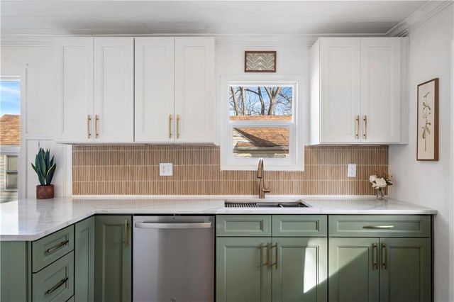 1421 E 77th Street, Kansas City, MO 64131