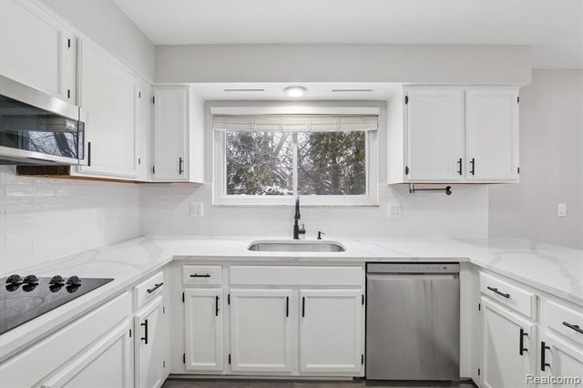 2728 Winter Park Court, Rochester Hills, MI 48309