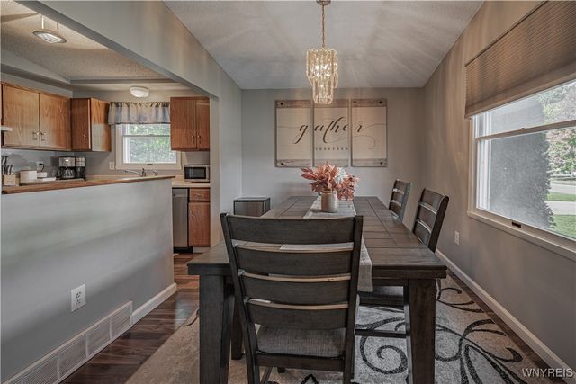 6640 Royal Parkway South, Lockport Town, NY 14094