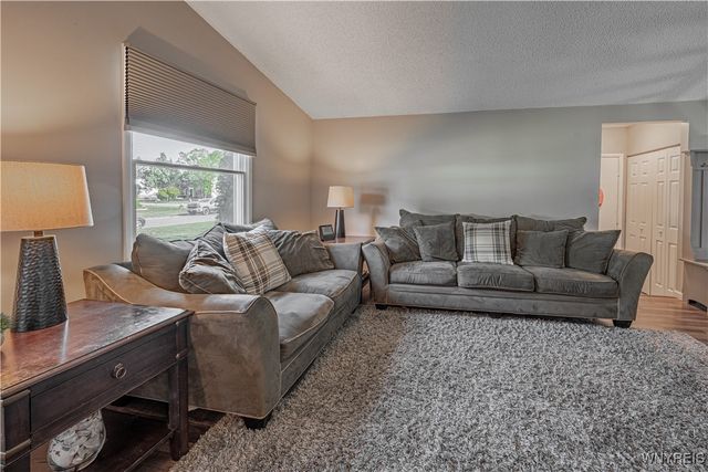 6640 Royal Parkway South, Lockport Town, NY 14094