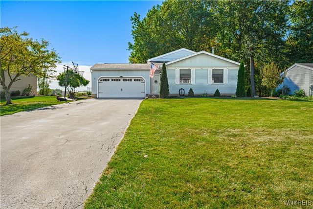 6640 Royal Parkway South, Lockport Town, NY 14094