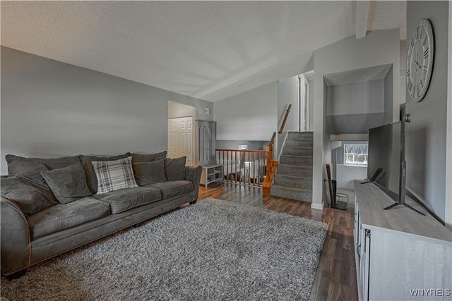 6640 Royal Parkway South, Lockport Town, NY 14094