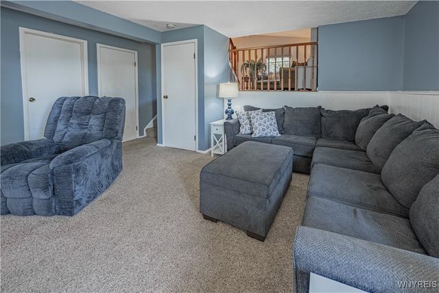 6640 Royal Parkway South, Lockport Town, NY 14094