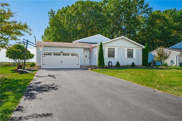 6640 Royal Parkway South, Lockport Town, NY 14094