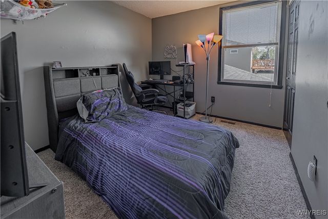 6640 Royal Parkway South, Lockport Town, NY 14094