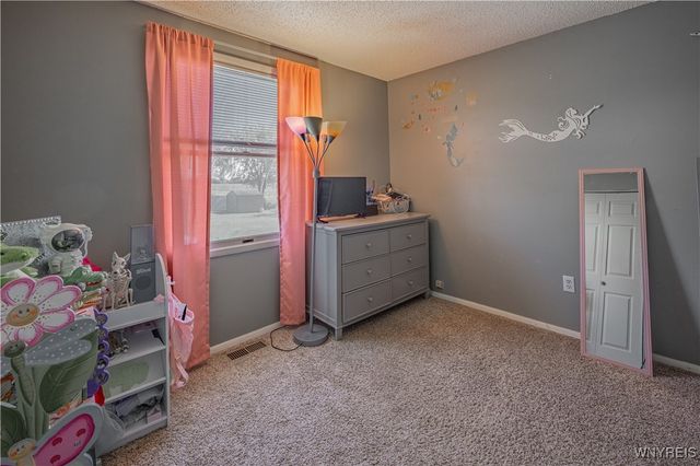 6640 Royal Parkway South, Lockport Town, NY 14094