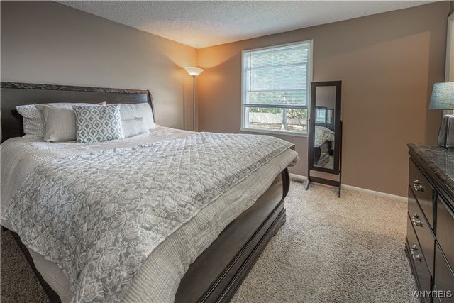 6640 Royal Parkway South, Lockport Town, NY 14094