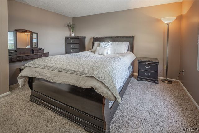 6640 Royal Parkway South, Lockport Town, NY 14094