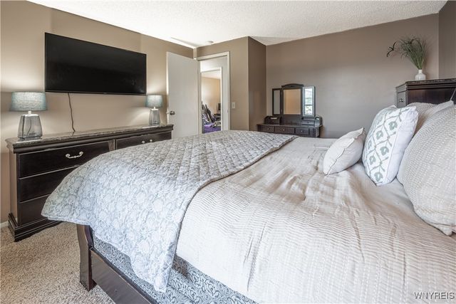 6640 Royal Parkway South, Lockport Town, NY 14094