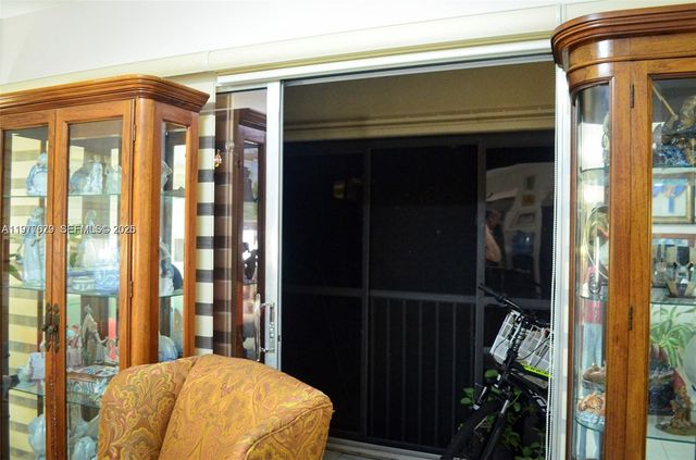 800 SW 142nd Ave 401N, Pembroke Pines, FL 33027