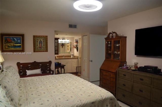 800 SW 142nd Ave 401N, Pembroke Pines, FL 33027