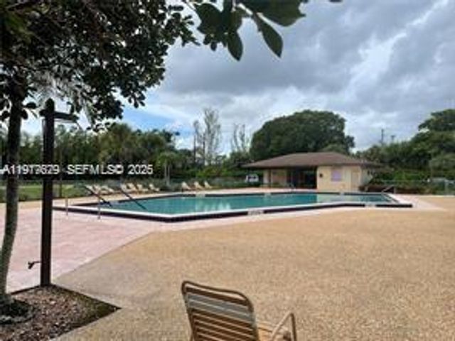 800 SW 142nd Ave 401N, Pembroke Pines, FL 33027