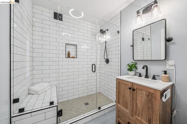 4191 Montgomery ST, Oakland, CA 94611