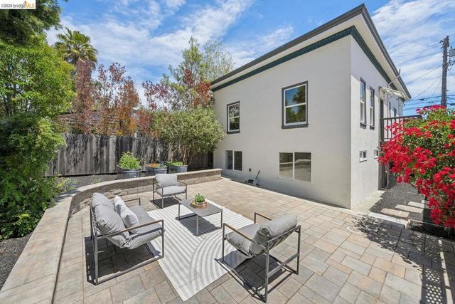 4191 Montgomery ST, Oakland, CA 94611