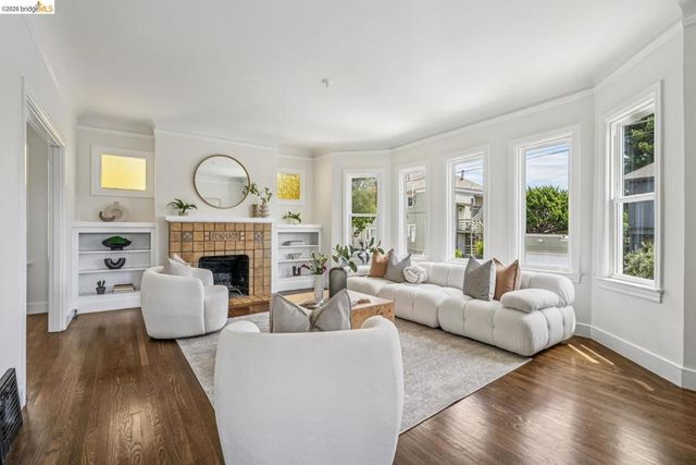 4191 Montgomery ST, Oakland, CA 94611