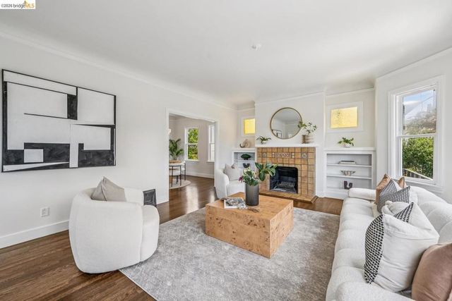 4191 Montgomery ST, Oakland, CA 94611