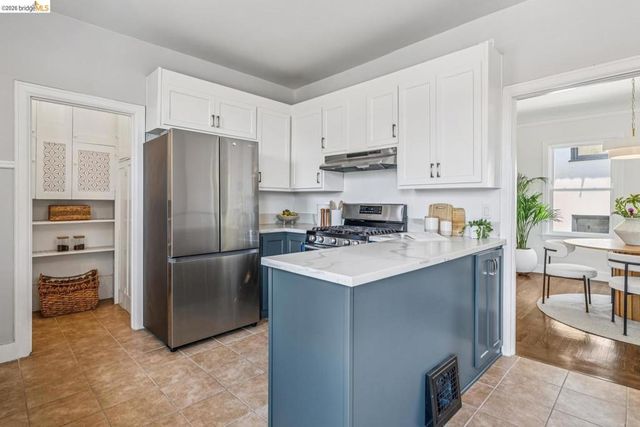 4191 Montgomery ST, Oakland, CA 94611