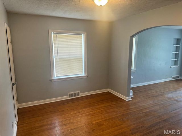37 Lee Avenue, Ferguson, MO 63135