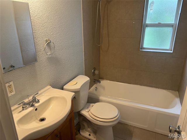 37 Lee Avenue, Ferguson, MO 63135