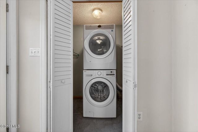 25 Corning Street, Colonie, NY 12205