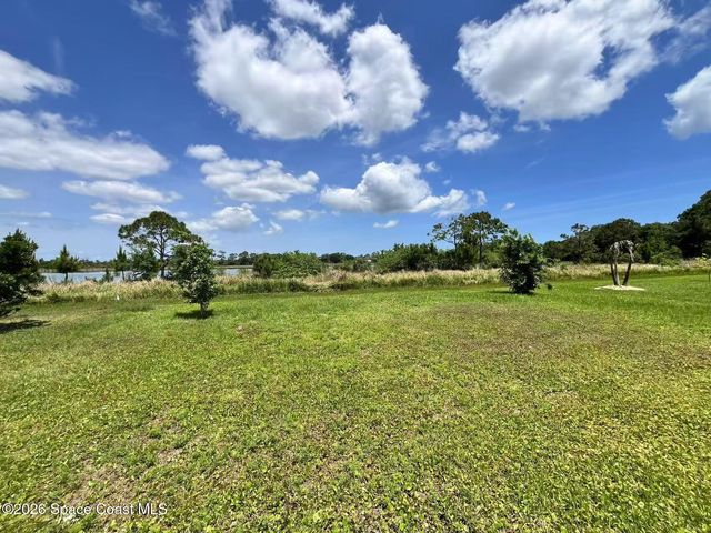 2183 Farmhouse Road SE, Palm Bay, FL 32909