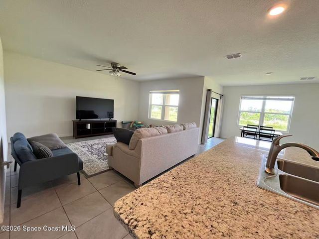2183 Farmhouse Road SE, Palm Bay, FL 32909