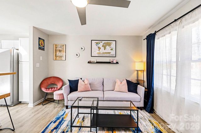 727 Thera Drive, Charlotte, NC 28206