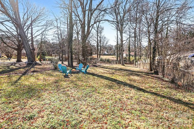 727 Thera Drive, Charlotte, NC 28206